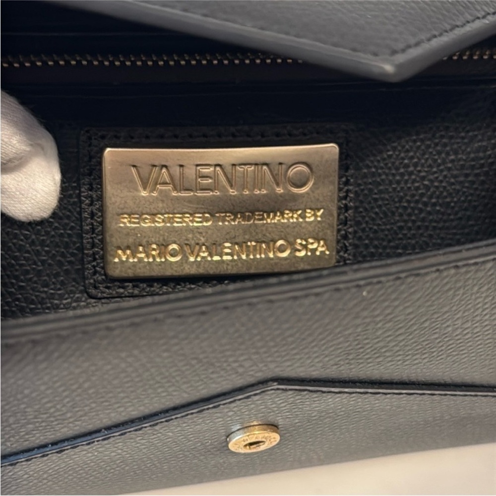 NEW✨Valentino Leather Envelope Wallet by Mario Valentino - Picture 5 of 9